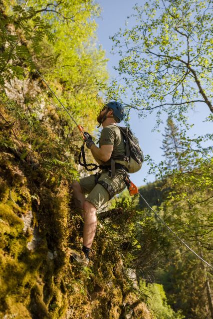 Geiranger: Rappelling tour with epic view - Key points at a glance