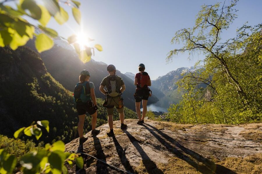 Geiranger: Rappelling tour with epic view - Starting beside Dynamite Waterfall