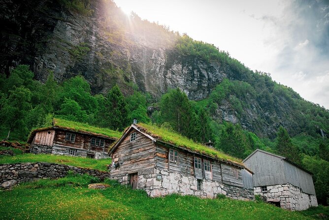 Guided Boat Tour in Geiranger - The Seven Sisters and Friaren up close