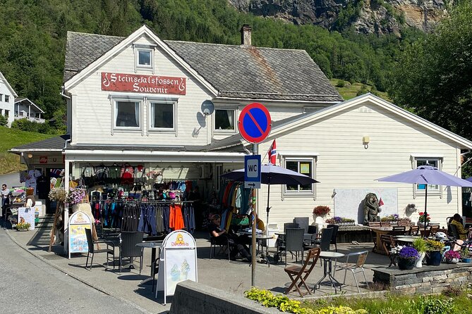Guided tour to Hardanger Fjord, Waterfalls and Ferry Crossing - Herand is a useful short pause