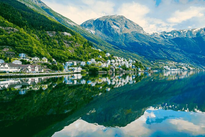 Guided tour to Hardangerfjord with Waterfalls and Ferry Crossing - Key things to know before you book