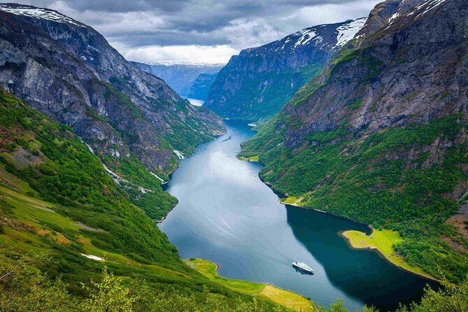 Guided tour to Viking Village, Nærøyfjorden Cruise & Flåm Railway - Key points at a glance