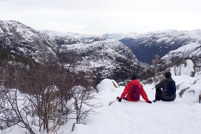 Guided winter hike to Pulpit Rock Preikestolen - Winter clothing and physical preparation