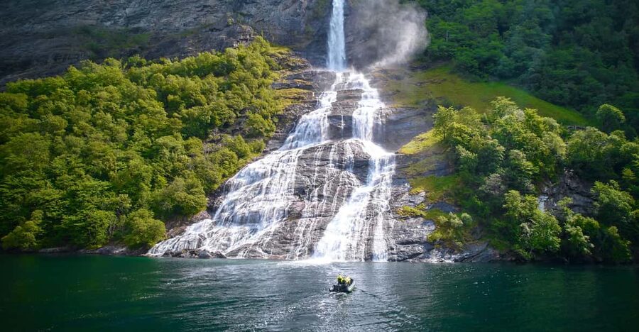 Hellesylt: Guided Geirangerfjord Boat Tour - Why this Hellesylt RIB ride feels different