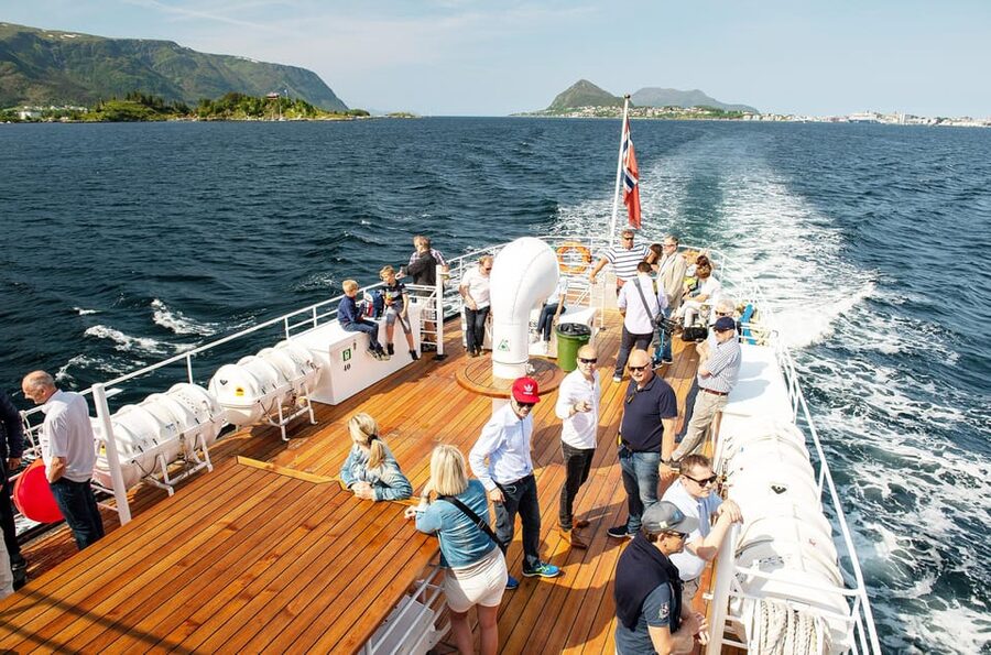Hjørundfjord Fjord Cruise roundtrip from Ålesund - Why Hjørundfjord is worth five hours