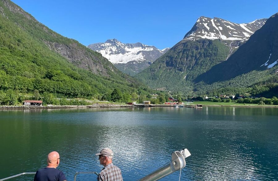 Hjørundfjord Fjord Cruise roundtrip from Ålesund - The outward cruise through Hjørundfjord
