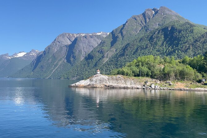 Hjørundfjord Fjord Tour Roundtrip from Ålesund - Passing Trandal, Sæbø, and Urke
