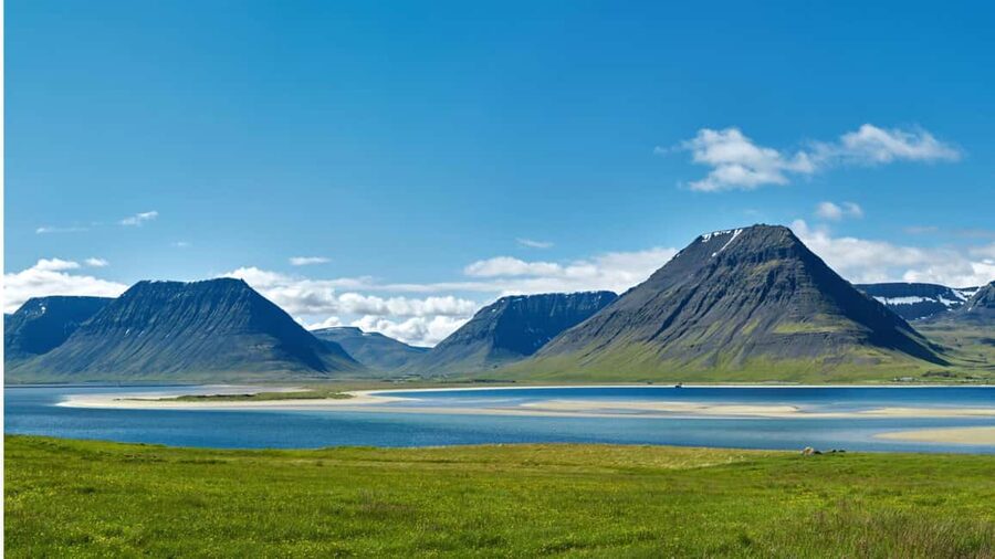 Ísafjörður: Flateyri Village tour: Nature, Culture, History - Why Flateyri makes a good short trip from Ísafjörður