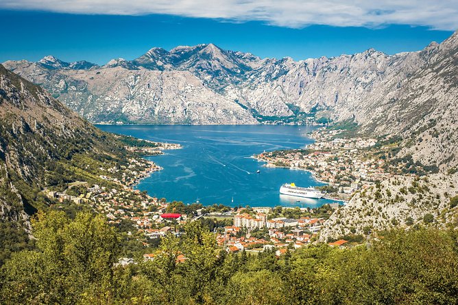 Kotor Red Semi-Submarine Tour: Underwater Cabin Family Adventure - Twenty minutes below deck behind glass