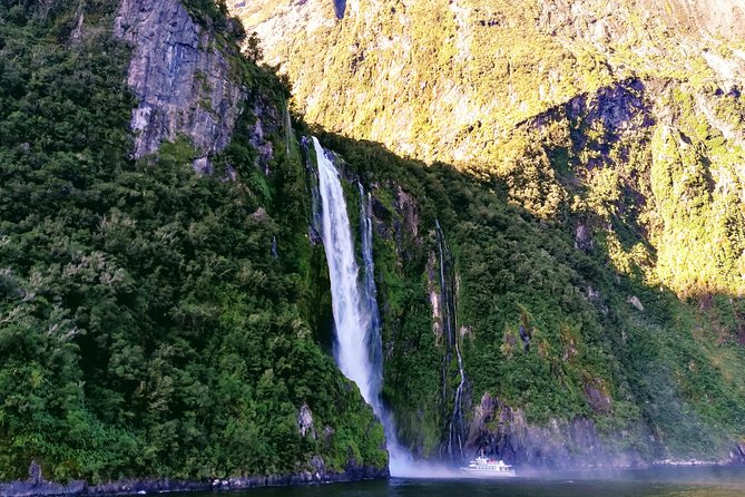 Luxury Milford Sound Coach and Scenic Cruise - Why the Queenstown departure makes sense