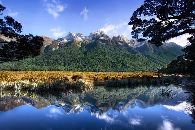 Luxury Milford Sound Coach and Scenic Cruise - Lake Wakatipu sets the tone