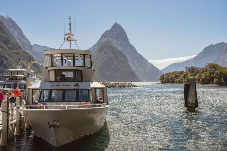 Milford Sound: 2-Hour Small Boat Scenic Cruise - Accessibility and practical preparation