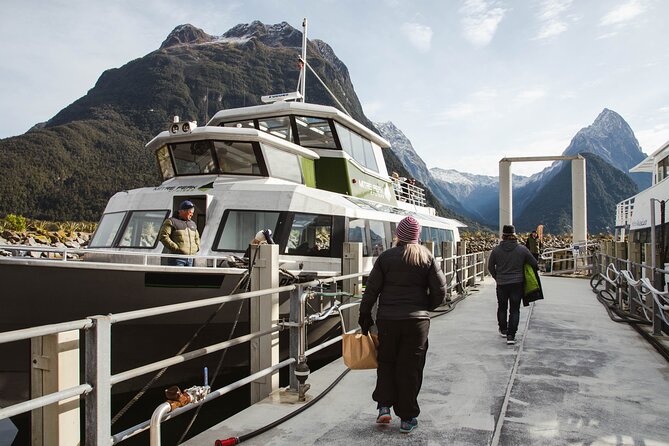 Milford Sound Coach, Cruise and Flight Sightseeing Tour from Queenstown - The 35 to 40-minute flight back to Queenstown