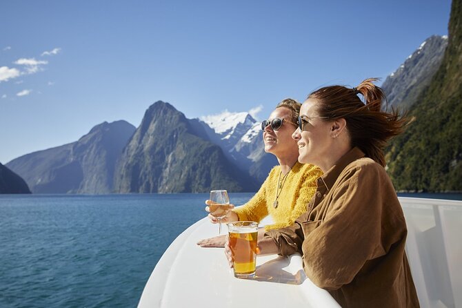 Milford Sound Cruise - RealNZ - Wildlife: keep watching between the waterfalls