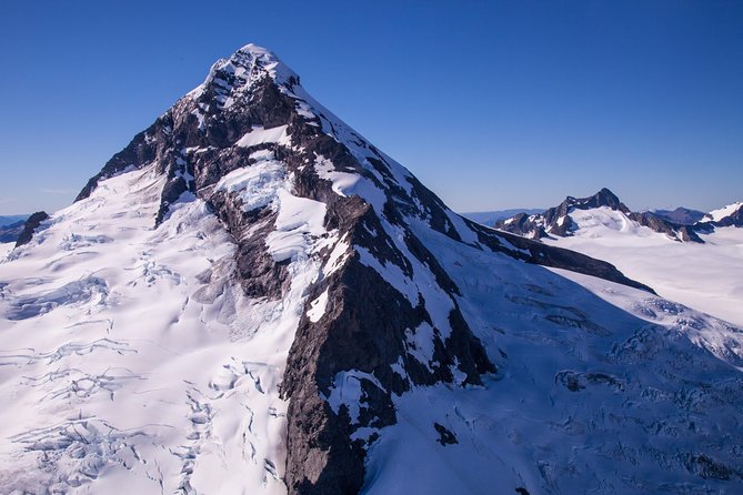 Milford Sound Glacier Flight & Cruise from Wanaka - Flying the full length of Milford Sound