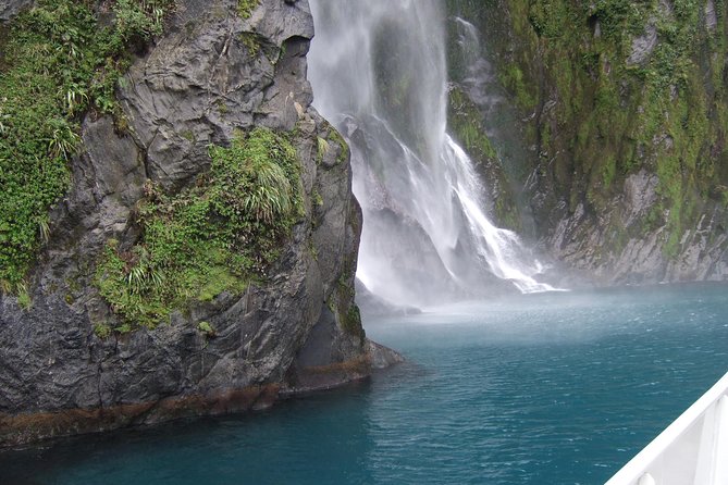 Milford Sound Glacier Flight & Cruise from Wanaka - Who should book this experience?