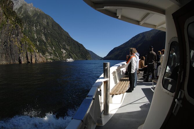Milford Sound Helicopter Flight and Cruise from Queenstown - The pilot makes a real difference