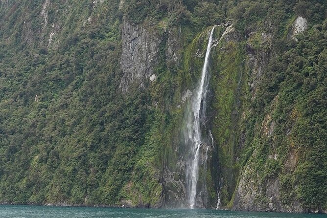 Milford Sound Private Day Trip from Queenstown via Te Anau - Eglinton Valley and its broad mountain views