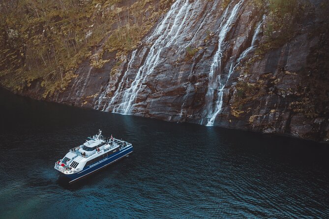 Mostraumen Fjord Cruise - A fast route from Bergen into Osterfjord