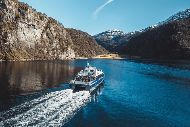 Mostraumen Fjord Cruise - the local operator - Food, seasickness, and small practical choices