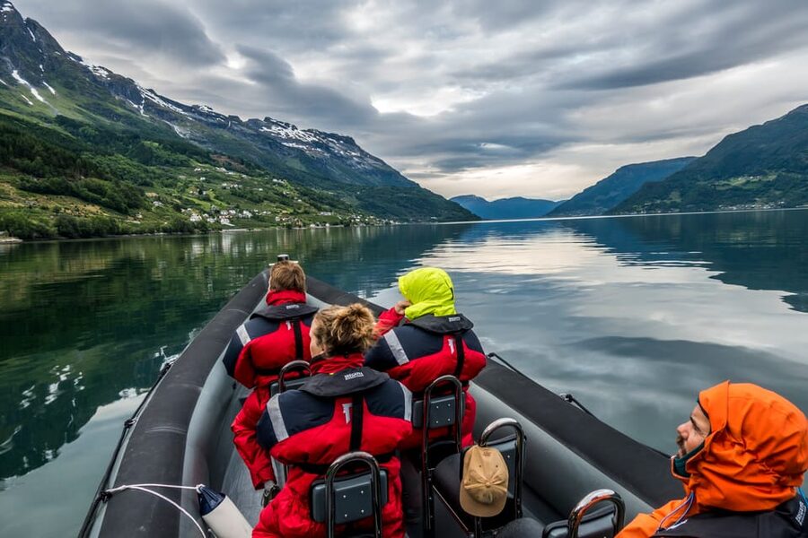 Odda: RIB Boat Tour on the Hardangerfjord - Why the guide can make or break the trip