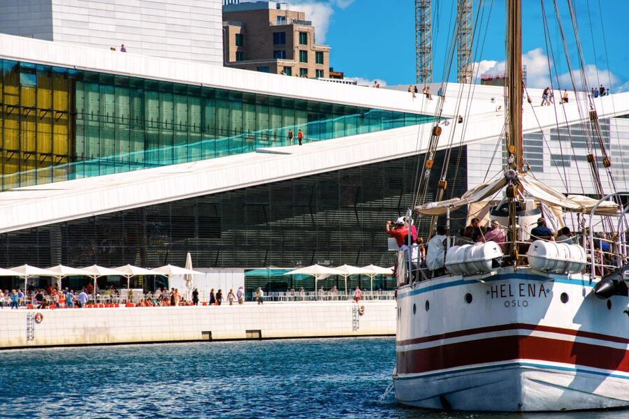 Oslo: Best of Oslo Walking Tour & Fjords Sightseeing Cruise - Why this four-hour combination works in Oslo
