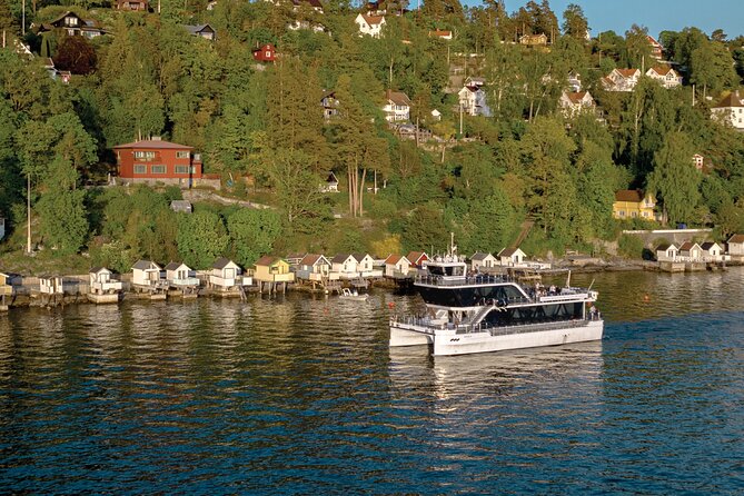 Oslo fjord 3-Course Dinner Cruise with Live Music - Green islands and the Dyna Fyr lighthouse