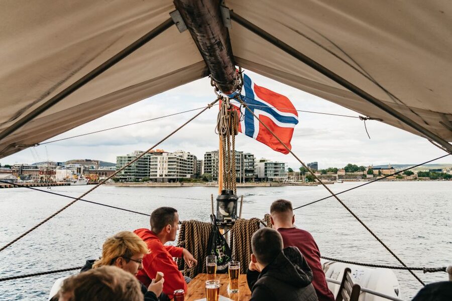 Oslo: Fjord Evening Cruise with Shrimp Buffet - Dyna Lighthouse and the open-water views