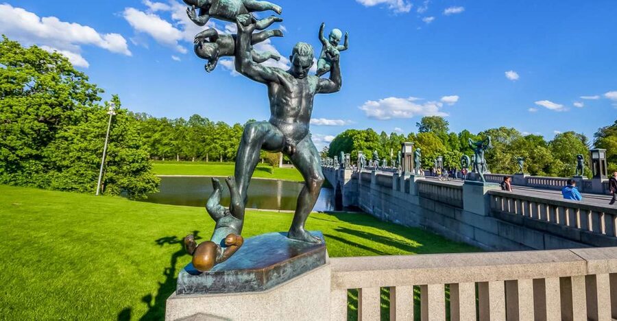 Oslo: Grand City Sightseeing Tour by Bus with Fjord Cruise - Guides, bus comfort, and the pace of the day