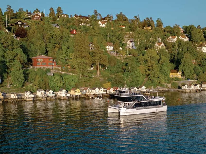 Oslo: Guided Sightseeing Fjord Cruise on Premium Silent Boat - Dyna Lighthouse and the open feel of the fjord