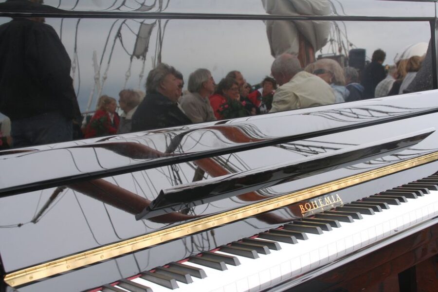 Oslo: Oslo Fjord Cruise with Live Jazz Music & Shrimp Buffet - Jazz, water, and an unhurried pace