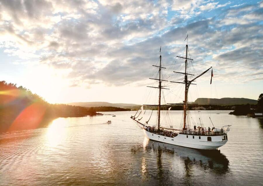 Oslo: Oslofjord Fjord-Style Dinner Cruise - The Norwegian shrimp meal