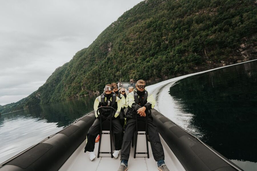 Øystese: Hardangerfjord RIB safari to the Fyksesund branch - What to bring and how to prepare