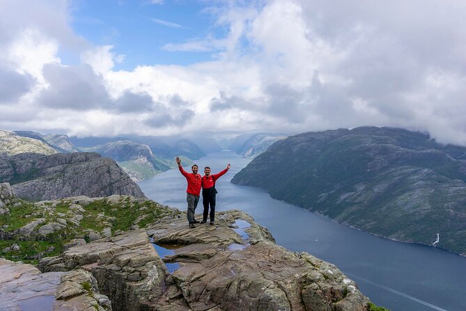 Preikestolen Hidden Trail Hike + Lunch and Canoe Trip - Lunch from a historic Norwegian restaurant