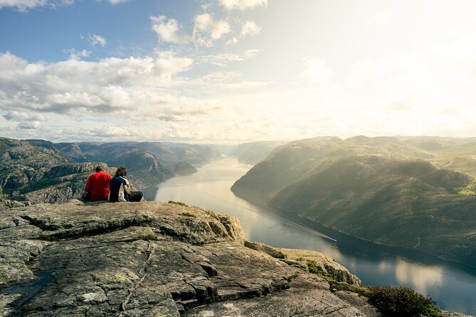 Preikestolen | Pulpit Rock - Hike with a local guide - Reaching the Pulpit Rock viewpoint