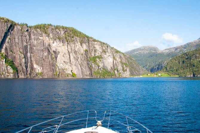 Private Fjord and waterfalls cruise to Modal- Mostraumen - Who will enjoy this private fjord cruise
