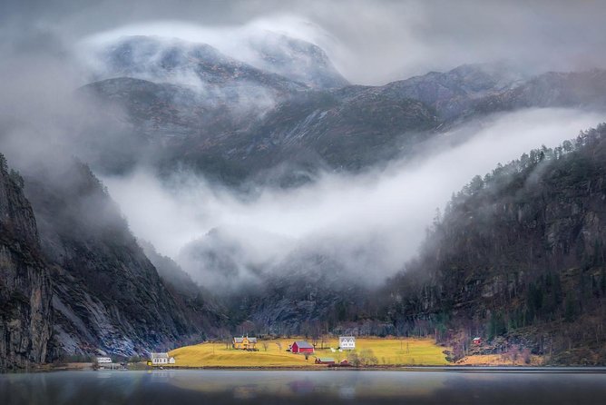 Private Fjordcruise by Luxury Pontoon Boat - Bergen Fjords - Waterfalls, reflections, and the hidden shoreline