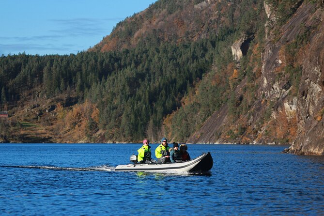 Private Fjordcruise by Luxury Pontoon Boat - Bergen Fjords - Heated clothing makes the weather easier