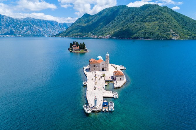 Private Gastro Cruise: Blue Cave & Organic Seaside Lunch - Risan and the family seafood table