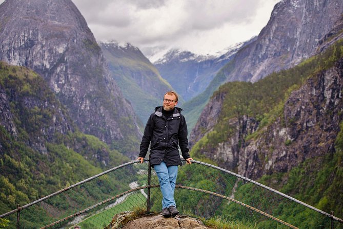 PRIVATE GUIDED TOUR: Highlights of Norway – Trip to the Sognefjord – SUMMER - Stalheim Hotel and the Nærøydalen view