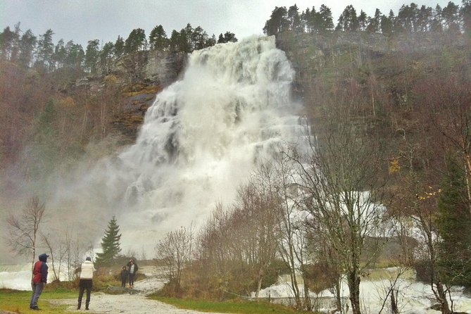 PRIVATE GUIDED TOUR: Highlights of Norway – Trip to the Sognefjord – WINTER - Stalheim and two frozen falls