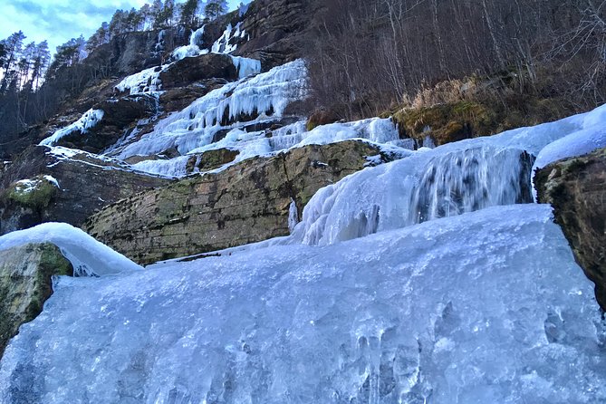 PRIVATE GUIDED TOUR: Highlights of Norway – Trip to the Sognefjord – WINTER - Stegastein as the simpler alternative