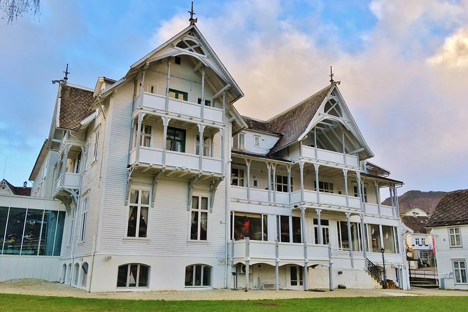 PRIVATE GUIDED TOUR: Queen of the Fjords - tour from Bergen, 6 hours - Hardangerfjord brings farms, villages, and long views