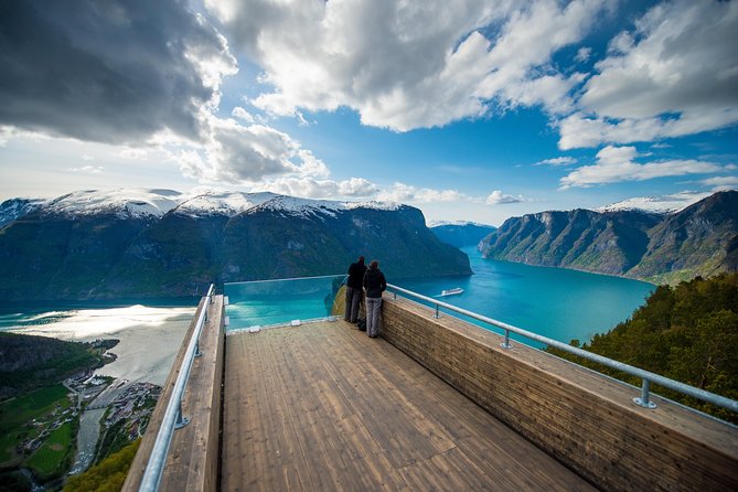 Private tour, Bergen to Oslo - Nærøyfjord Cruise & Flåm Railway - From Bergen to Gudvangen by private vehicle