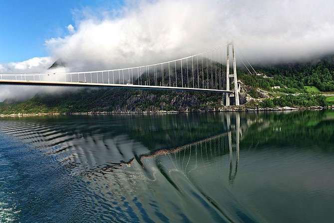Private tour - Hardangerfjord, Voss Gondola & 4 Great Waterfalls - Skjervsfossen and its close-up water power