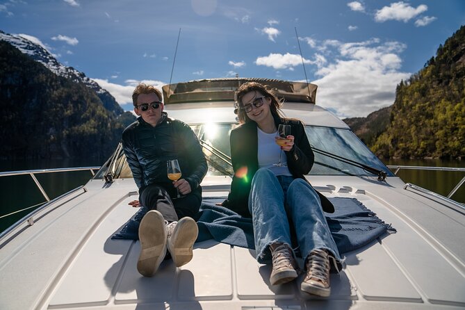 Private yacht Cruise in Flåm and Gudvangen, Nærøyfjord - A private route from Flåm to Gudvangen