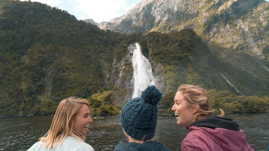 Queenstown: Milford Sound Day Trip - Cruise & Picnic Lunch - What the $232 price includes