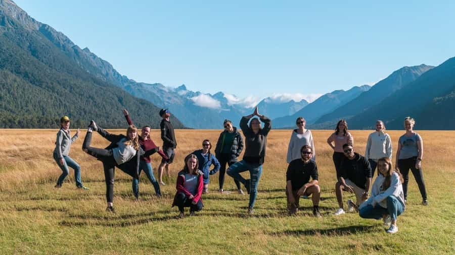 Queenstown: Milford Sound Day Trip - Cruise & Picnic Lunch - Weather, clothing, and the length of the day