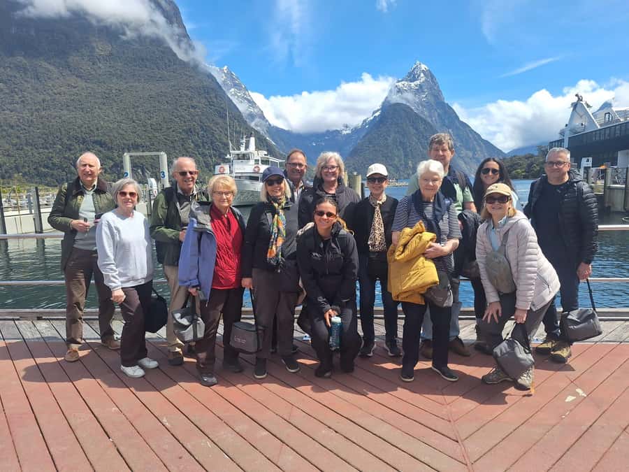 Queenstown: Milford Sound Small-Group Tour w Cruise & Lunch - Leaving Queenstown beside Lake Wakatipu
