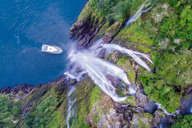 Queenstown to Te Anau via Milford Sound inc Cruise & Lunch - Lake Gunn brings a quieter pause